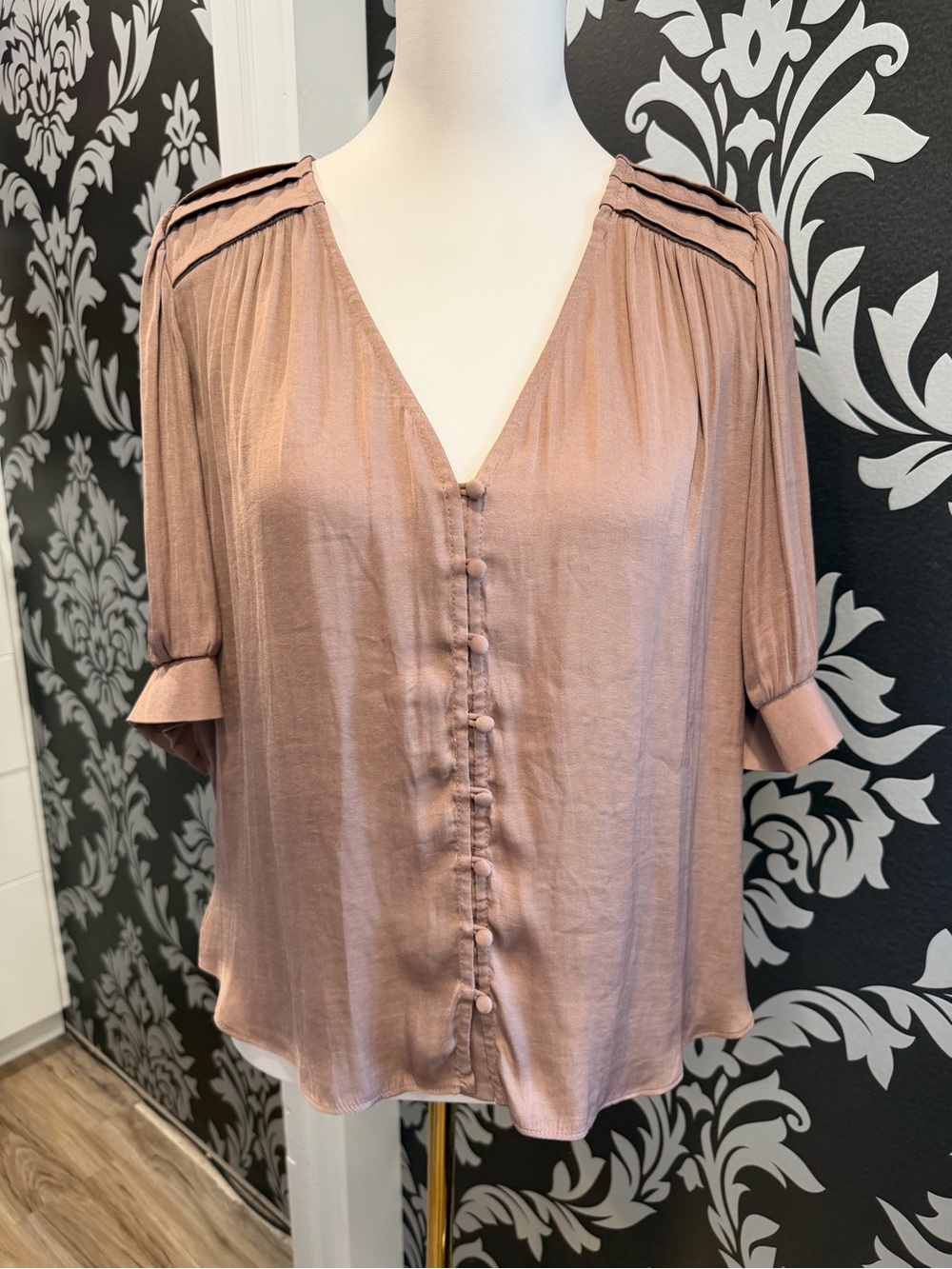 EverEve XL Women's Coff Button-Front V-Neck Top